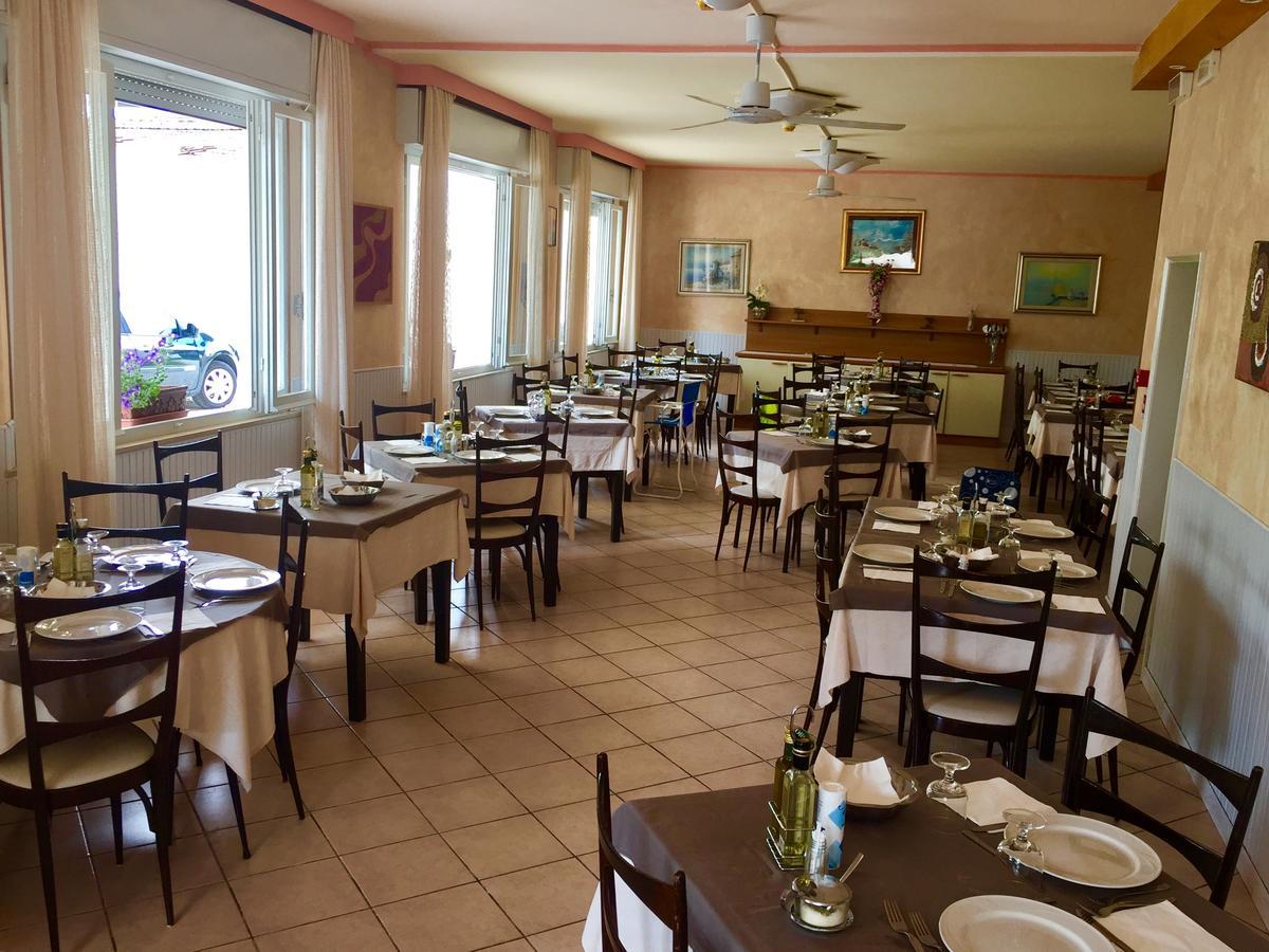 Hotel Monti ريتشوني المظهر الخارجي الصورة