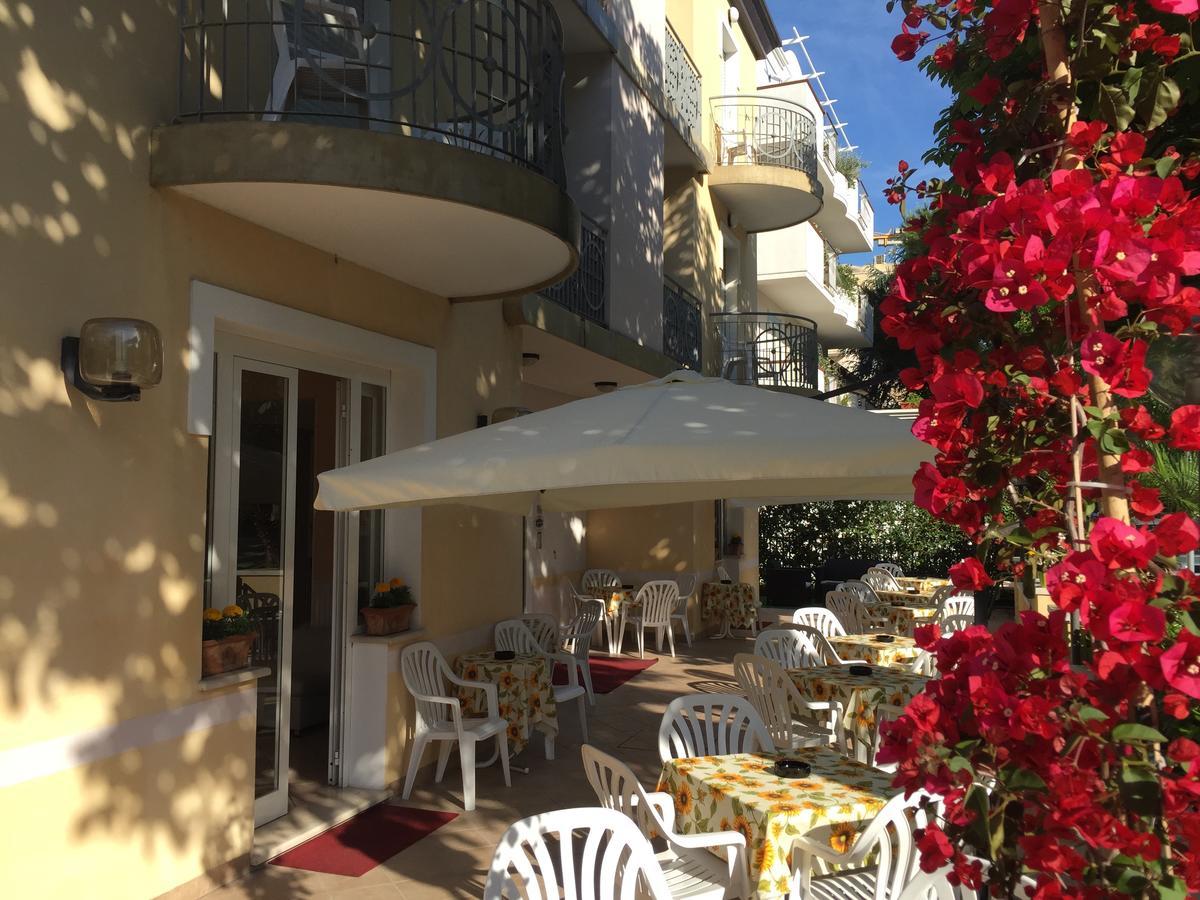 Hotel Monti ريتشوني المظهر الخارجي الصورة
